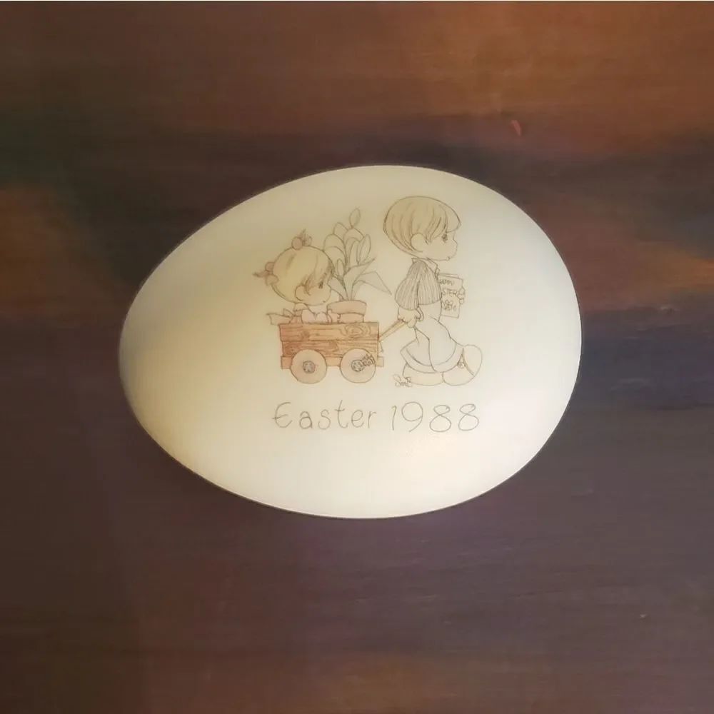 Enesco Precious Moments Easter 1988 Porcelain Egg